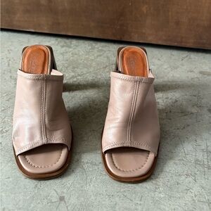 L'INTERVALLE Taupe Leather Mules